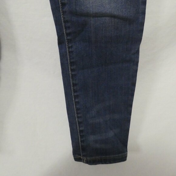 GARAGE - High Rise | size 7 | Classic Blue Jeans with Faded Design - Picture 9 of 16